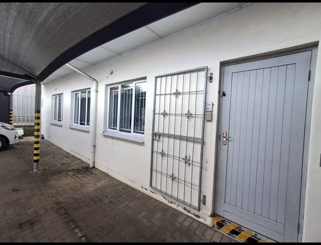 90M² OFFICE TO LET IN VINCENT